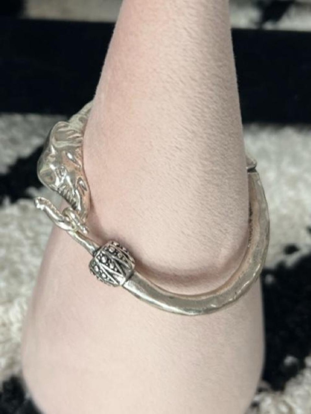 Lucky brand silver tone elephant hinged bangle bracelet